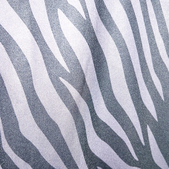 Nike Zebra Striped Cropped Women’s Black And Grayish Purple Leggings - Picture 7 of 10